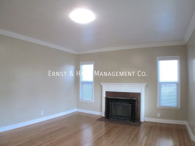 Foto del edificio - 215 E Scott St