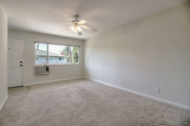 Building Photo - 1243 Valerian Ct