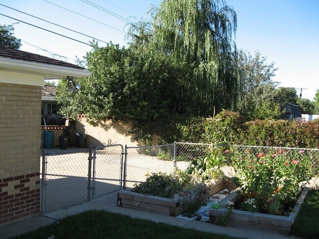 Foto del edificio - 4695 Reed St