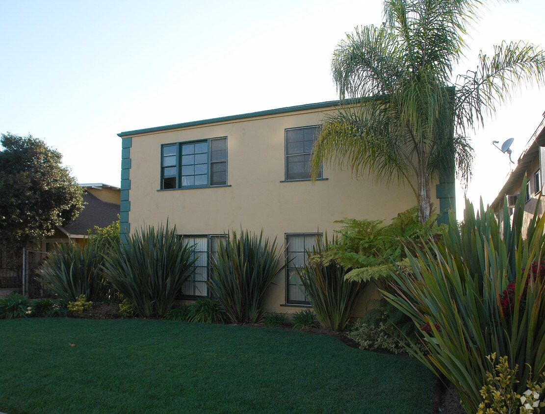 Foto del edificio - 327-329 N New Hampshire Ave