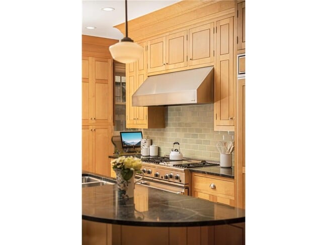 Foto del edificio - 1776 Knox Ave S