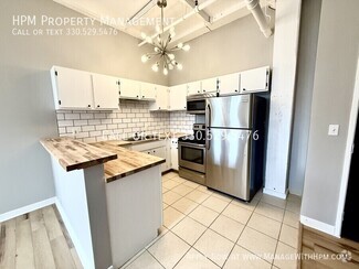 Building Photo - 1133 W 9th St