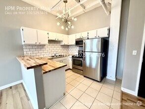 Building Photo - 1133 W 9th St