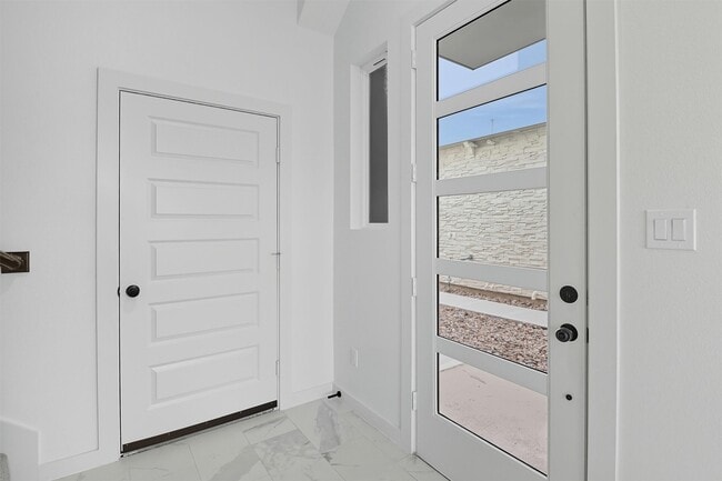 Building Photo - 2923 El Fenice Ln