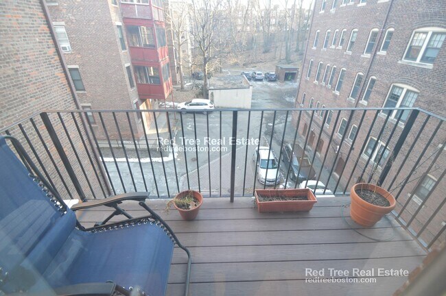 Foto del edificio - 1203 Beacon St