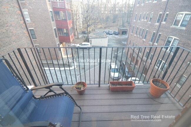 Building Photo - 1203 Beacon St