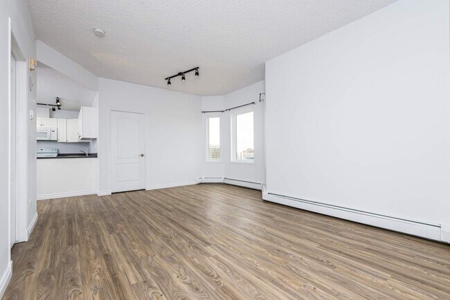 Building Photo - Grand Central Manor II