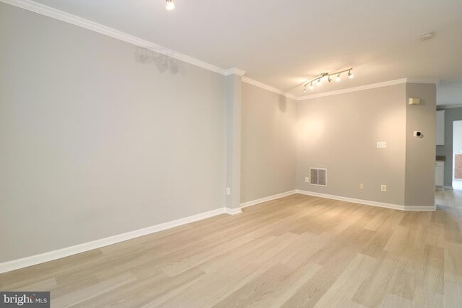 Photo - 43673 Scarlet Square Townhome