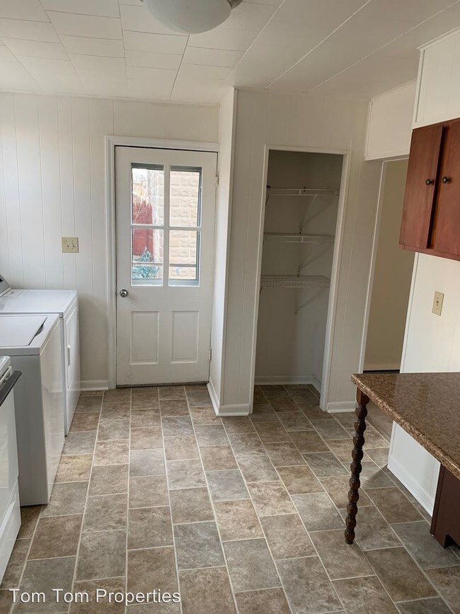 Building Photo - 111-113 Heisey Ave