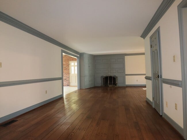 Foto del edificio - Beautiful home for rent minutes from the J...
