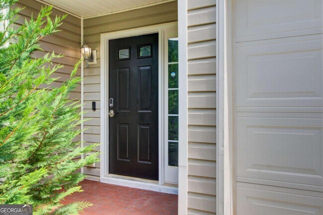 Building Photo - 2470 Stonegate Dr