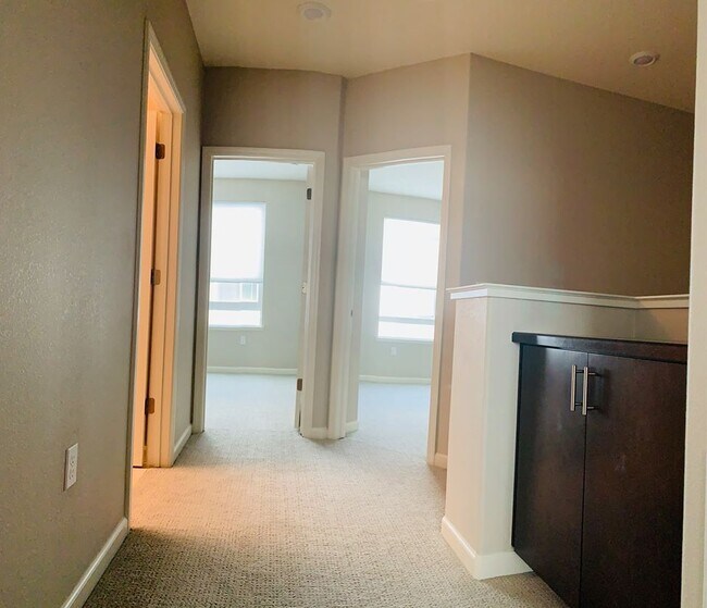Building Photo - 145 Manly Ter