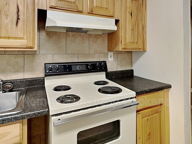 Building Photo - 1209 E Kiernan Ave