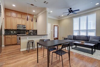 Building Photo - 1530 W 25th St