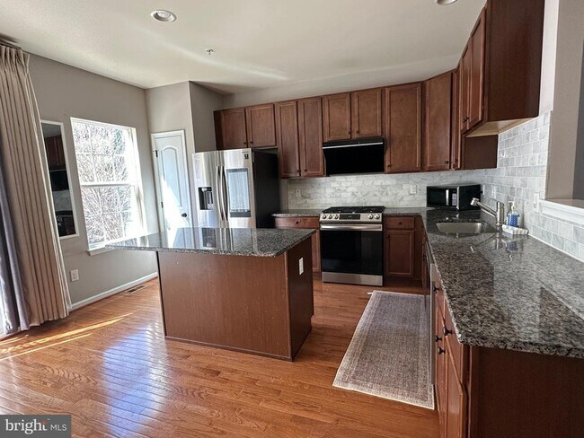 Building Photo - 525 S Twin Lakes Blvd