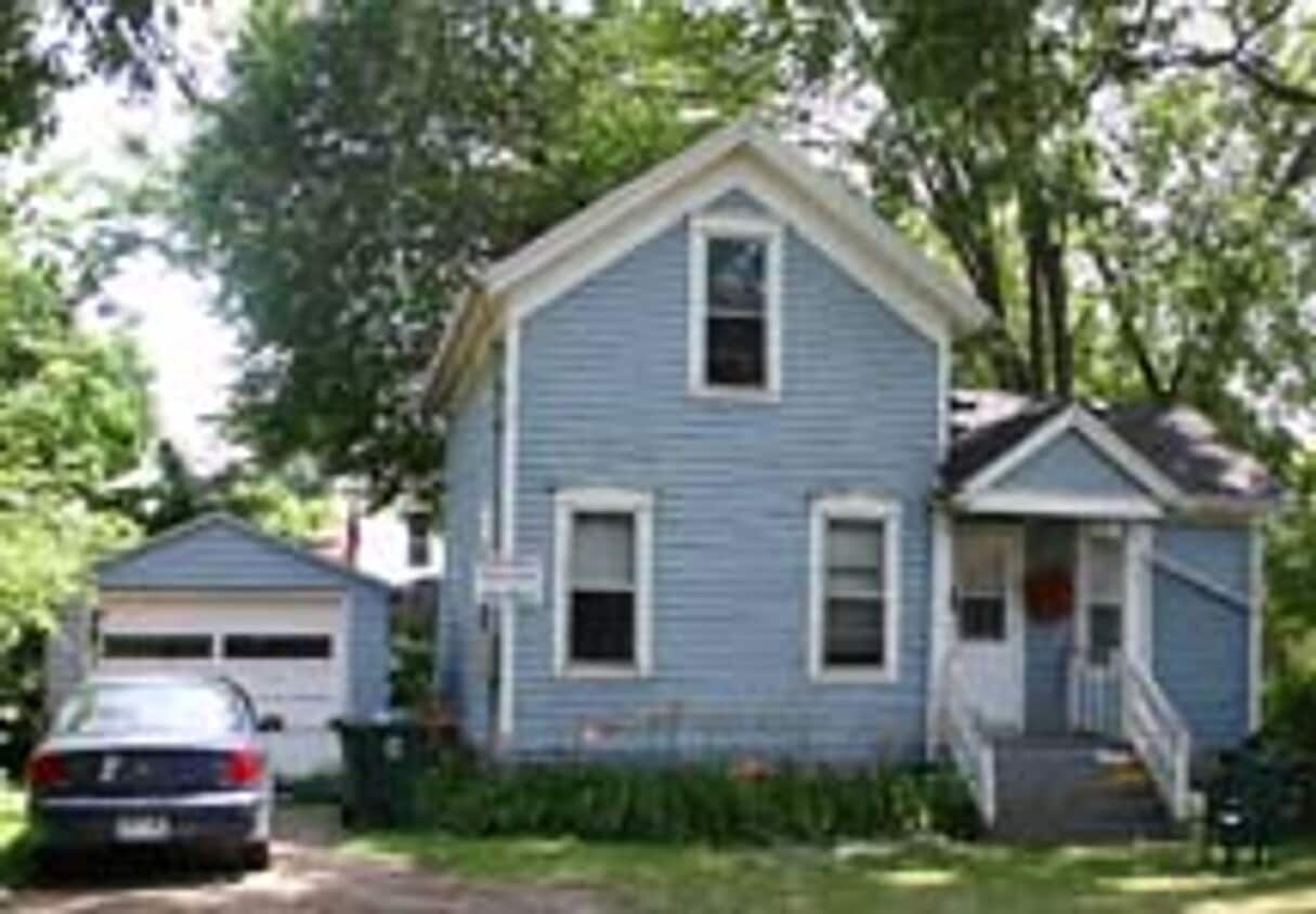 Primary Photo - Spacious 3-Bedroom House with Parking & Pr...