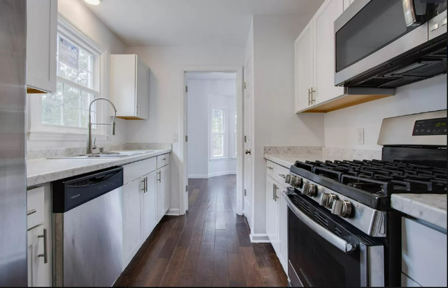 Building Photo - 606 Castlegate Dr