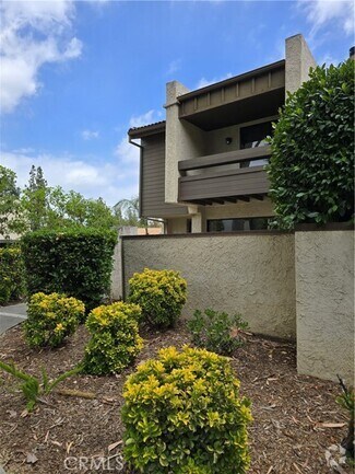 Building Photo - 5800 Owensmouth Ave
