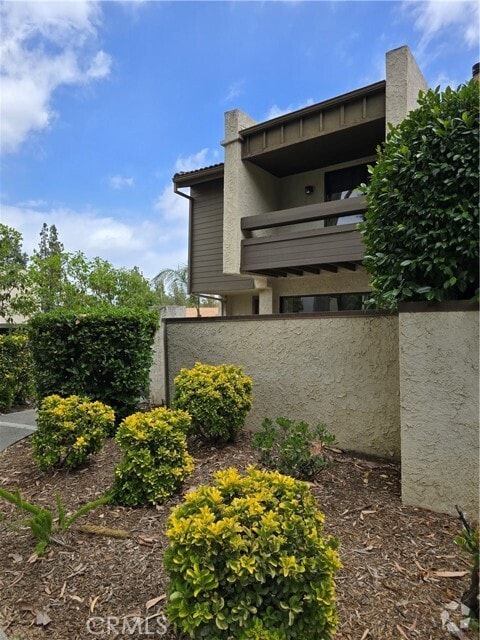 Building Photo - 5800 Owensmouth Ave