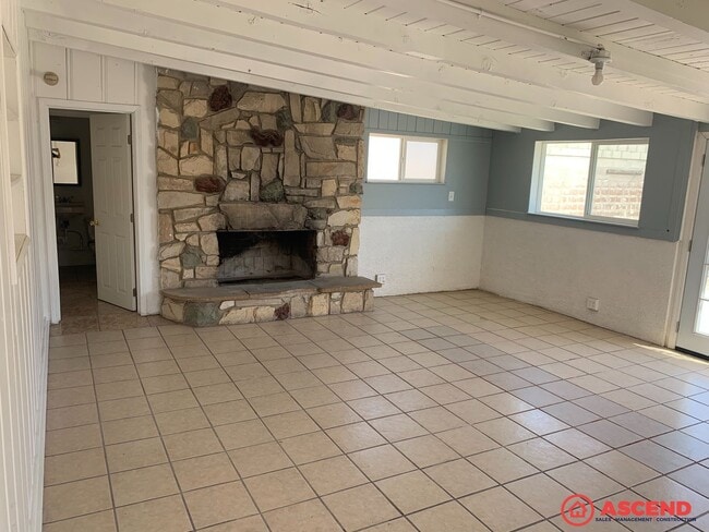 Building Photo - 1501 Sheila St