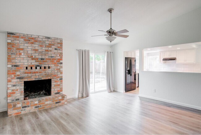 Building Photo - 259 Silver Star Ct