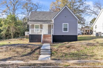 Building Photo - 307 B St