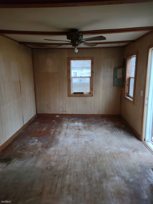 2 br, 1 bath House - 205 Northeast 9th Street - House Rental in Leon ...