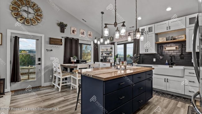 Building Photo - Modern Farmhouse Living with Incredible Views