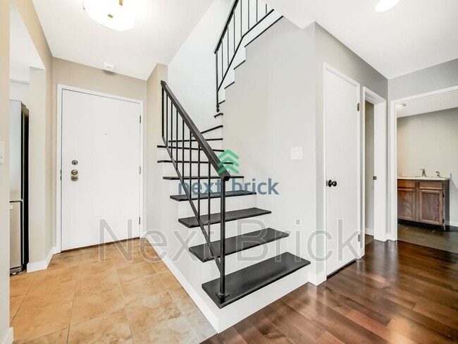 Building Photo - 401 100th Ave NE