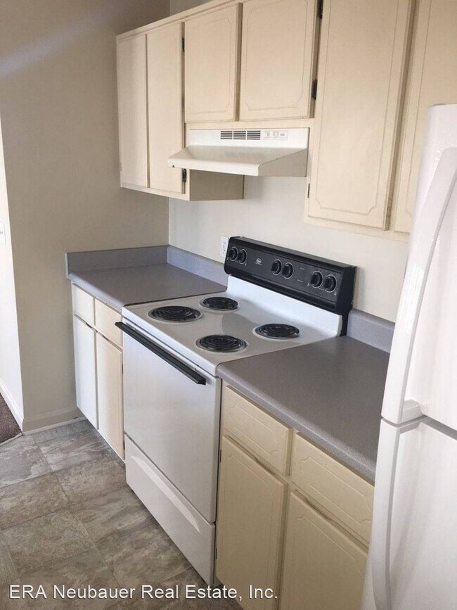 Building Photo - 3 br, 2 bath House - 511 E 4th Street