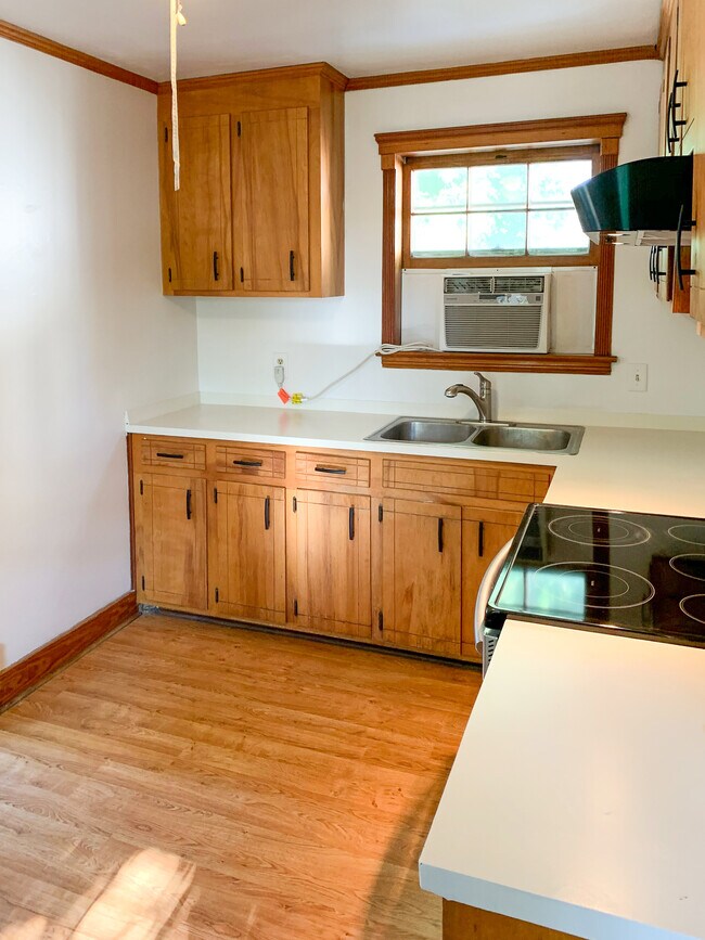Building Photo - Second Floor Apartment in Harleston Village