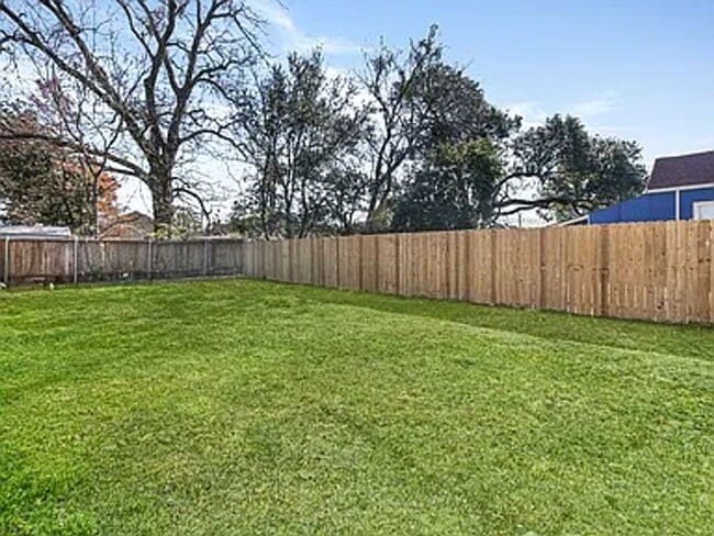 Building Photo - Beautifully renovated historic double
