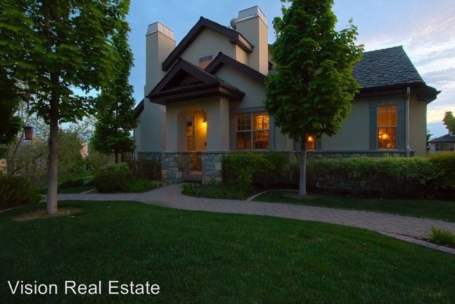 Building Photo - 3 br, 3.5 bath House - 1016 Waterford Lane