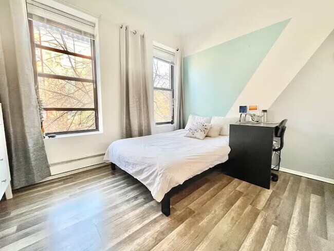 Foto del edificio - Furnished room/NOT APARTMENT
