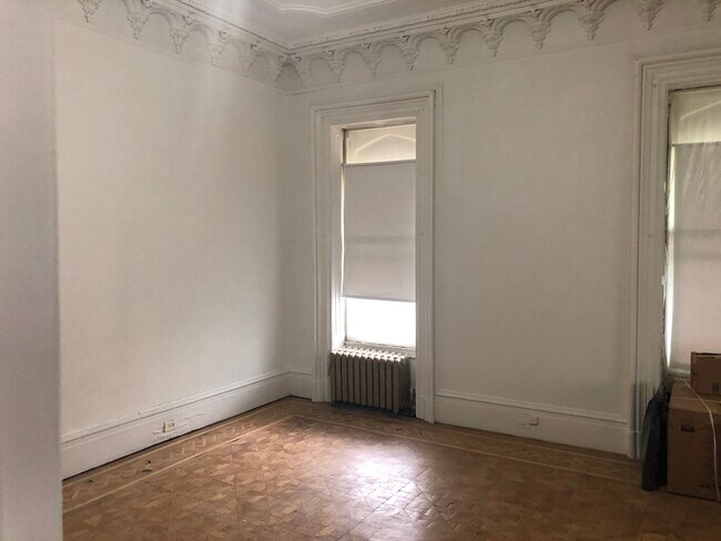 Foto del edificio - 317 Grand St
