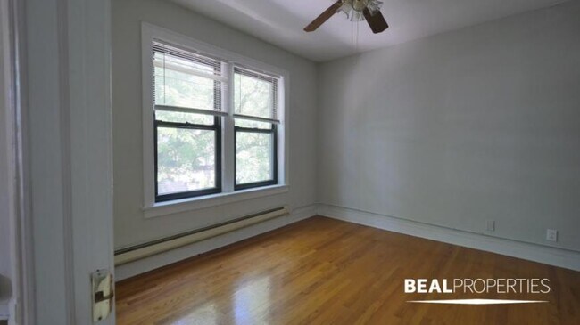 Building Photo - 2 bedroom in CHICAGO IL 60657