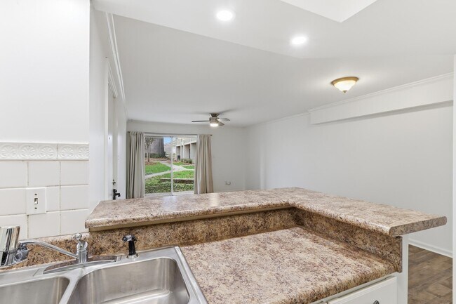 Foto del edificio - 6734 Quail Hollow Ct