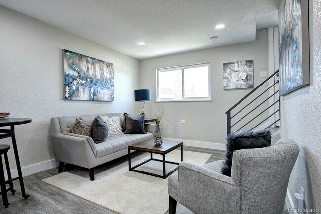 Living Room - 2112 S Lincoln St