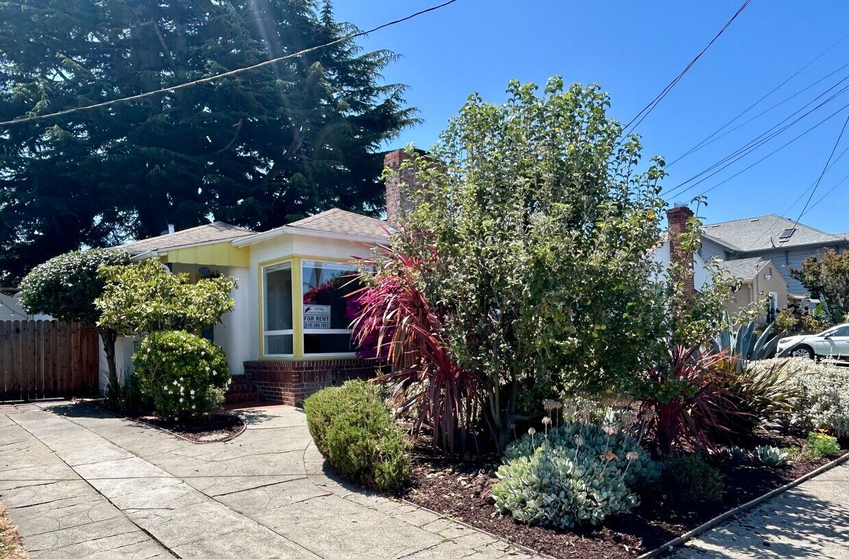 Foto principal - Gorgeous San Leandro Bungalow!