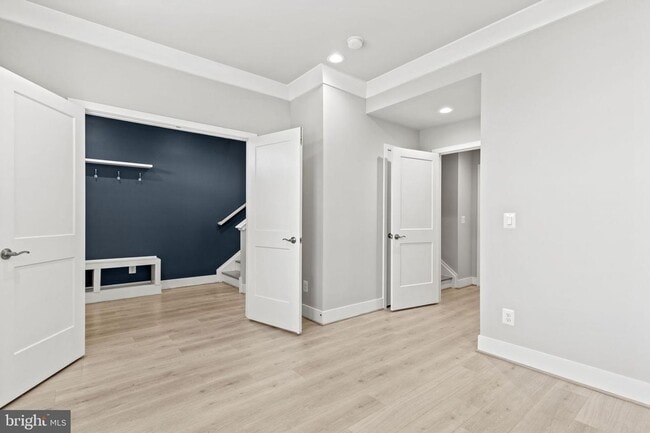 Foto del edificio - This beautiful modern 3 bed 4 1/2 bath tow...