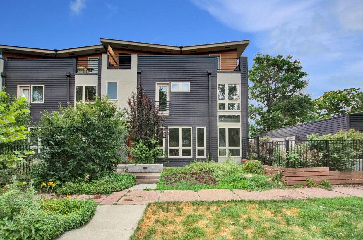 Contemporary Whittier home with wraparound deck - Contemporary Whittier home with wraparound deck