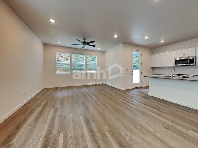 Building Photo - 5109 Turnstone St SE