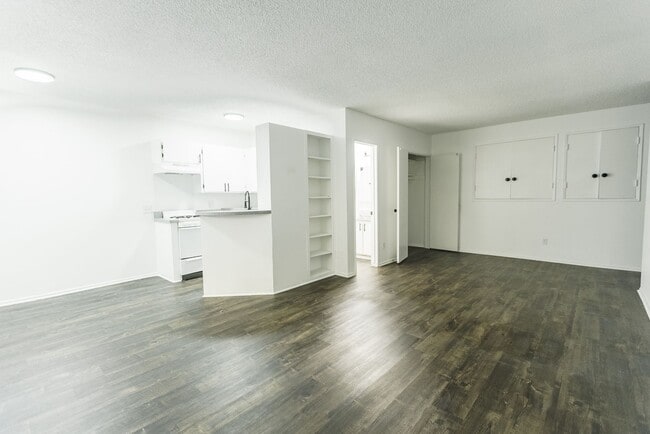 Interior Photo - 238 South Serrano Ave
