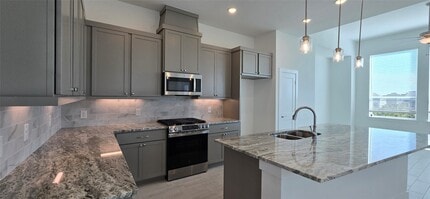 Building Photo - 21123 Medina River Dr