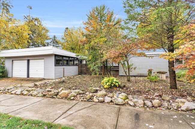 Building Photo - 1202 S Elm Blvd