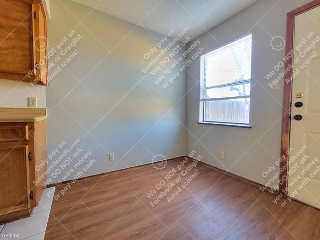 Building Photo - 3 br, 1.5 bath Duplex - 2506 Cypress Ln A A