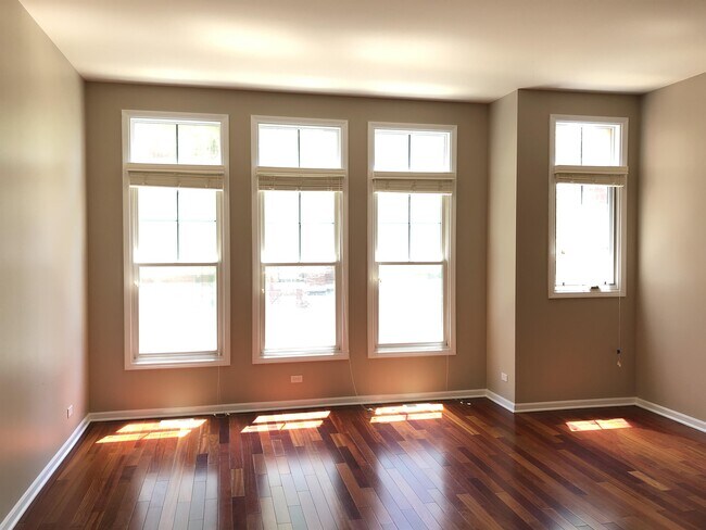 Building Photo - 152 River Walk Ct
