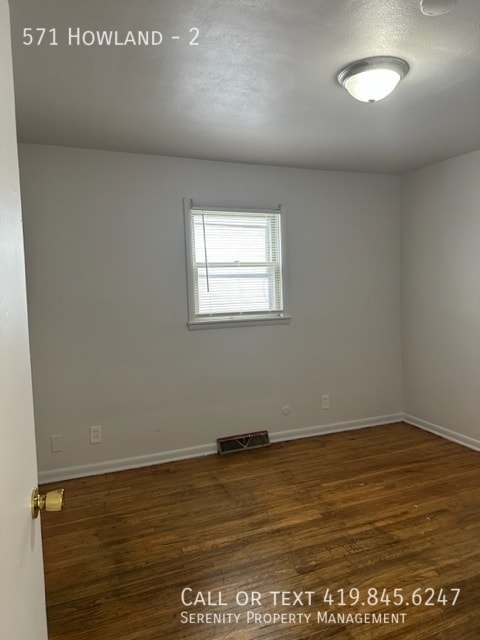 Building Photo - *$300 off first month's rent*Super Cute Tw...