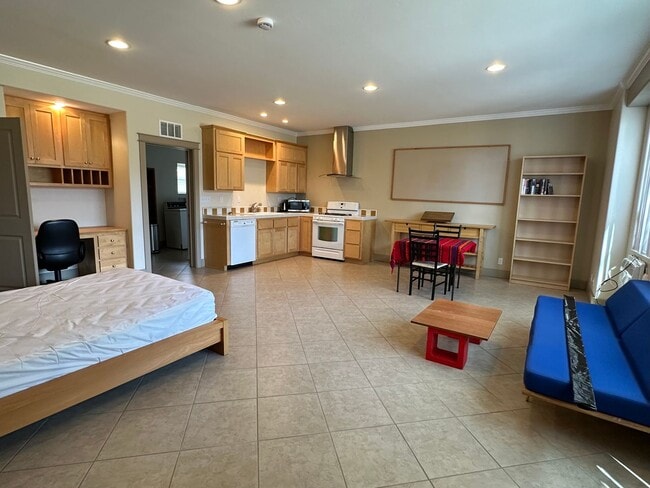 Foto del edificio - Furnished Studio READY NOW! electricity in...