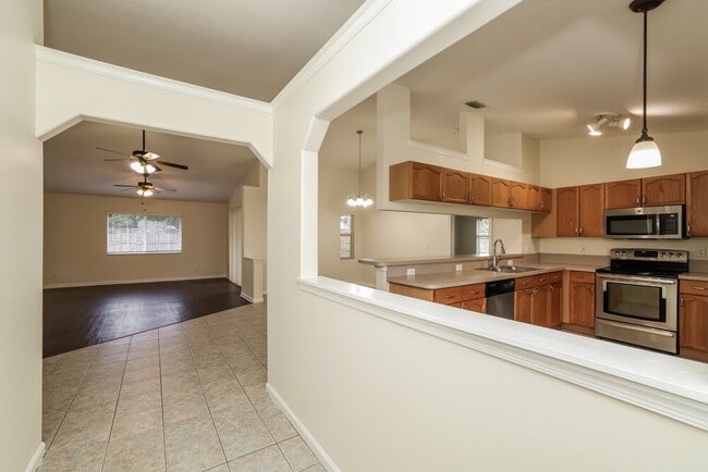 Building Photo - 109 Almeria St